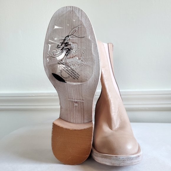 New Free People Essential Chelsea Natural Boots - Picture 16 of 16